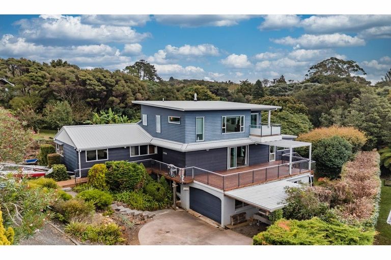 Photo of property in 84 Rangitane Loop Road, Kerikeri, 0294