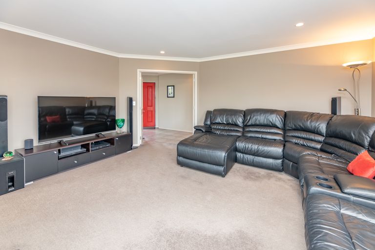 Photo of property in 16 Thorndon Close, Kirwee, Darfield, 7571