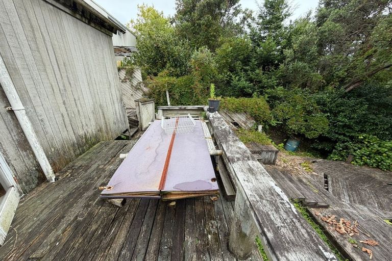 Photo of property in 220 Golf Road, Titirangi, Auckland, 0604