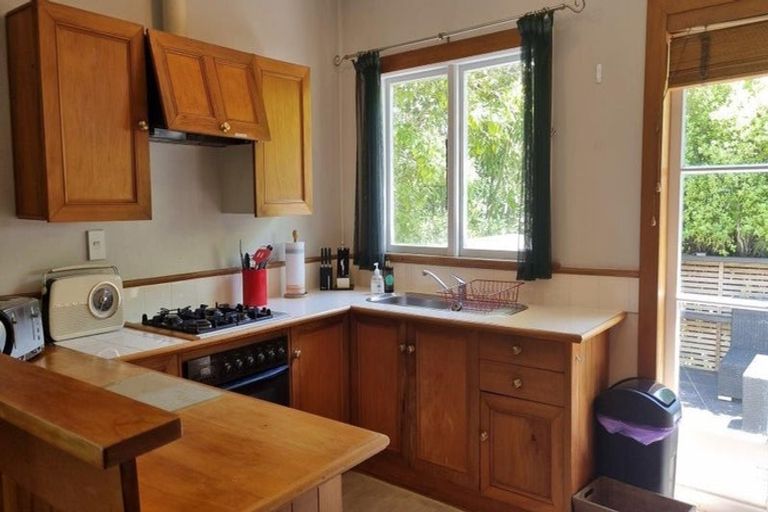 Photo of property in 16 Ford Road, Opawa, Christchurch, 8023