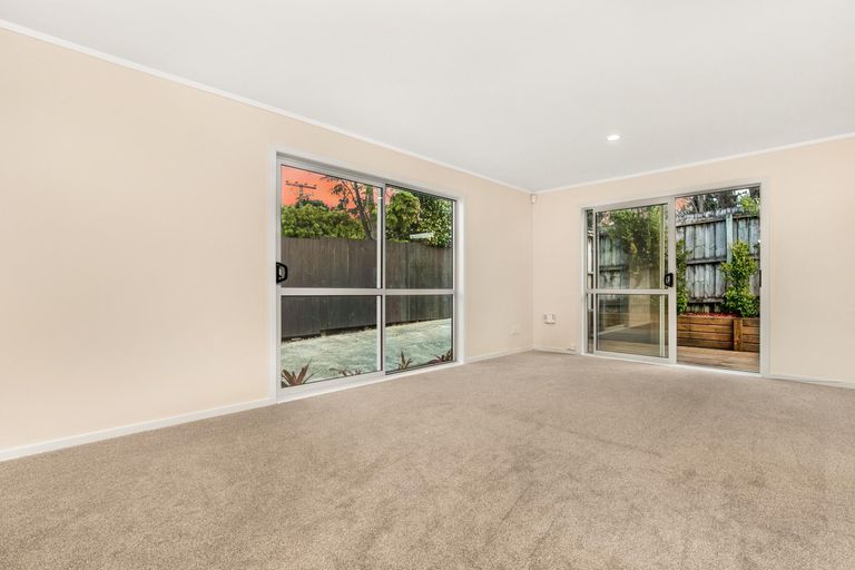 Photo of property in 13a Golf Road, New Lynn, Auckland, 0600