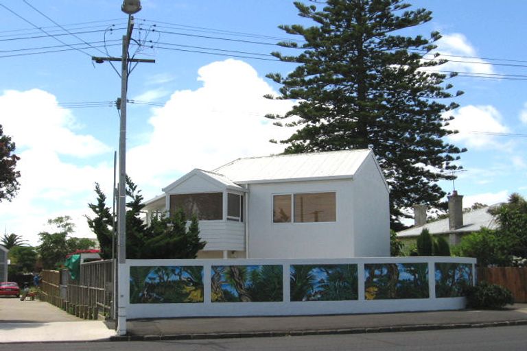 Photo of property in 2/475 Point Chevalier Road, Point Chevalier, Auckland, 1022