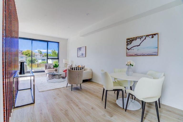 Photo of property in 12 South Pacific Place, Henderson, Auckland, 0612