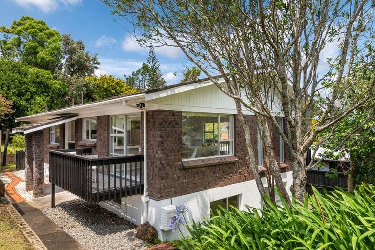 Photo of property in 4 Sispara Place, Beach Haven, Auckland, 0626