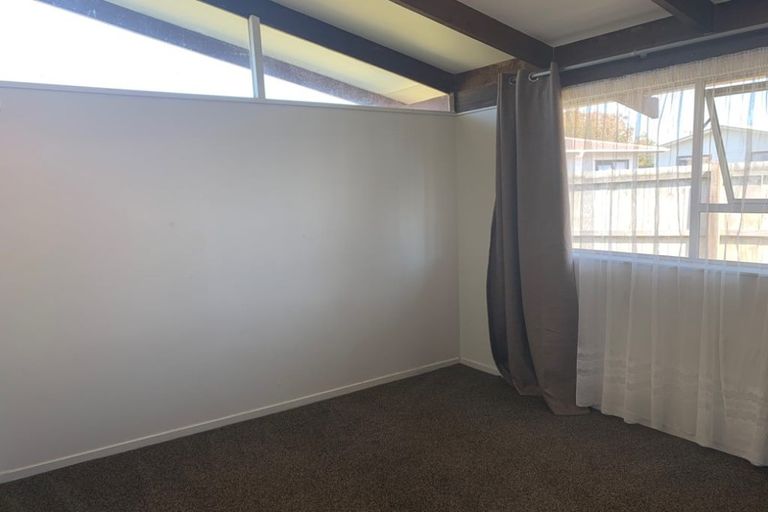 Photo of property in 128 Farquhar Road, Glendene, Auckland, 0602