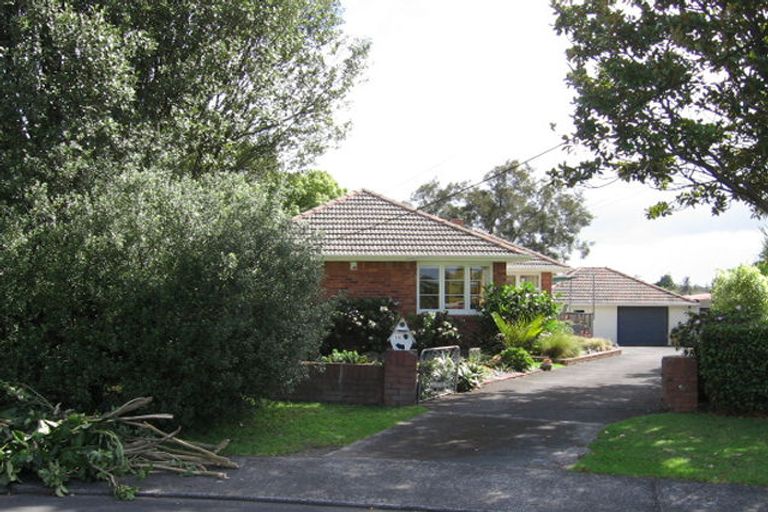 Photo of property in 14 Rixon Place, Te Atatu Peninsula, Auckland, 0610