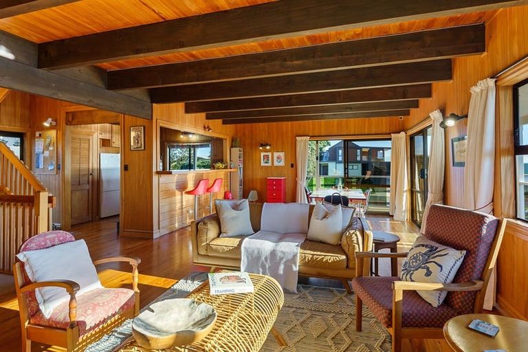 Photo of property in 11 Waiheke Street, Waikanae Beach, Waikanae, 5036