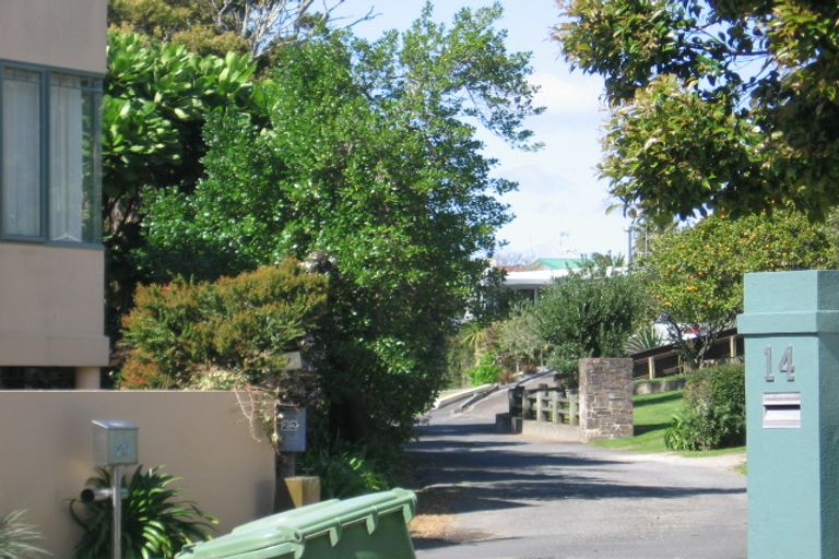 Photo of property in 20 Ngarata Avenue, Mount Maunganui, 3116