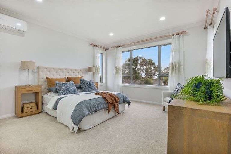 Photo of property in 11 Gulf Crest, Bucklands Beach, Auckland, 2012