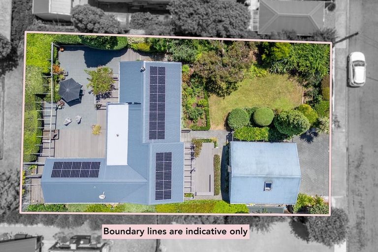 Photo of property in 16 Rauparaha Street, Waikanae Beach, Waikanae, 5036