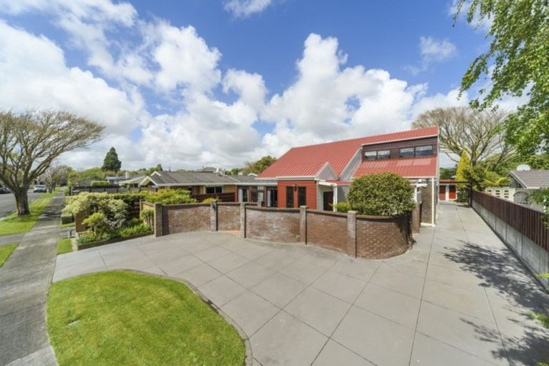 Photo of property in 16 Akaroa Avenue, Awapuni, Palmerston North, 4412