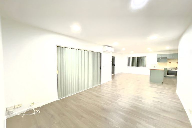 Photo of property in 32 Spalding Rise, Golflands, Auckland, 2013