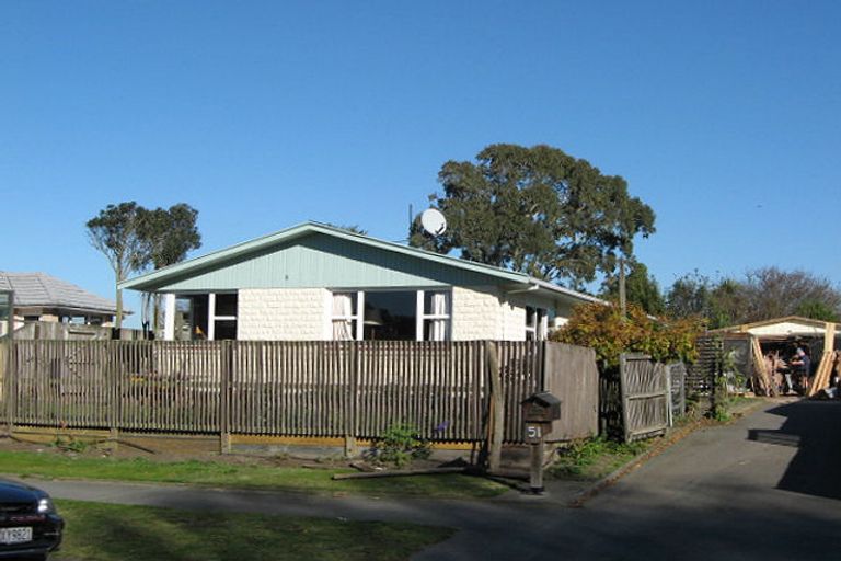 Photo of property in 51 Warren Crescent, Hillmorton, Christchurch, 8025