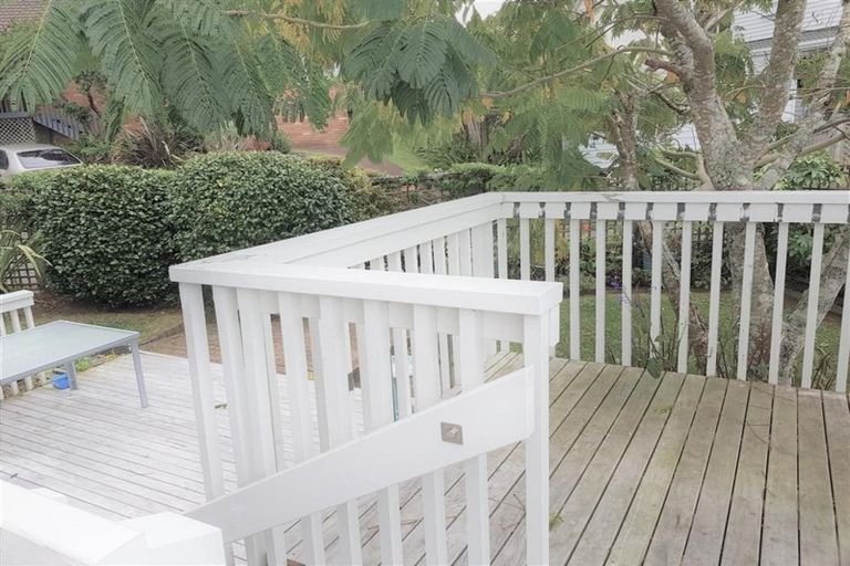 Photo of property in 1/39 Calypso Place, Rothesay Bay, Auckland, 0630