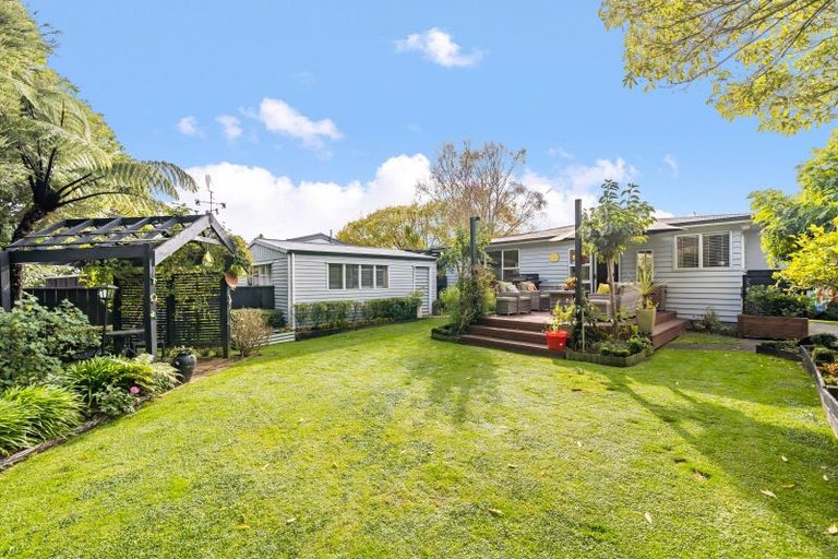 Photo of property in 3 Aniseed Grove, Timberlea, Upper Hutt, 5018