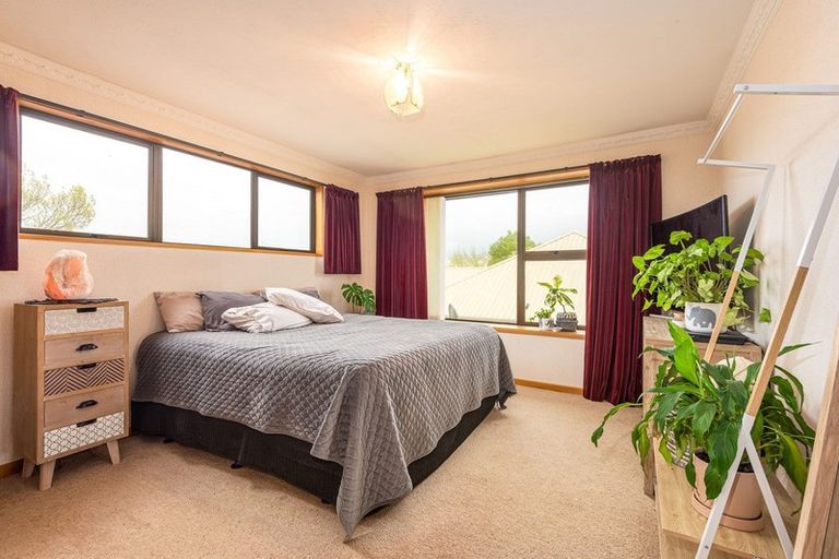 Photo of property in 28 Cricklewood Place, Avonhead, Christchurch, 8042