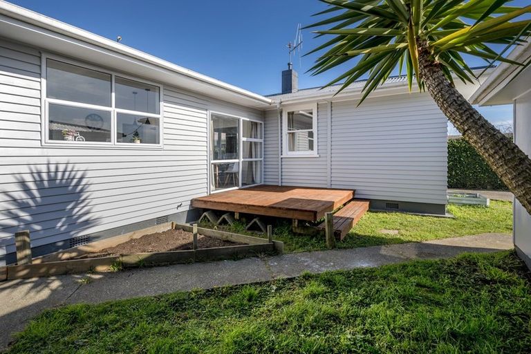 Photo of property in 98 Queen Street West, Levin, 5510