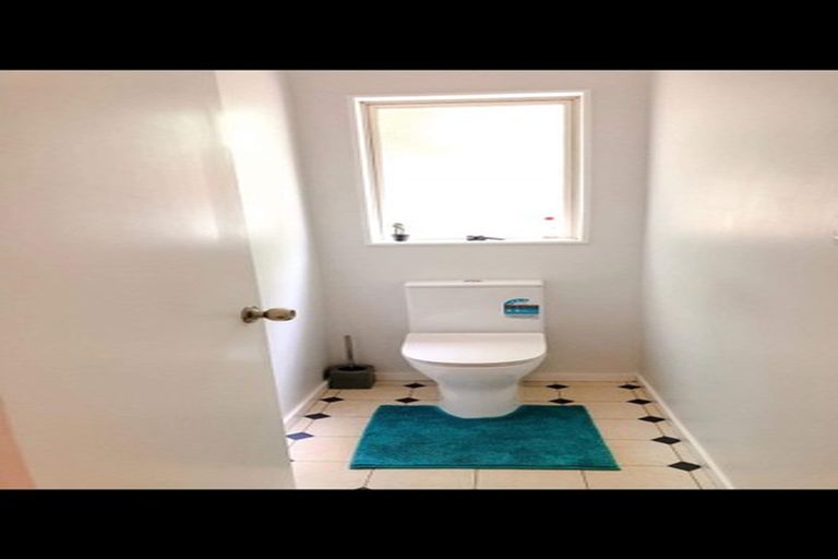 Photo of property in 2/8 Tulsa Grove, Totara Park, Upper Hutt, 5018