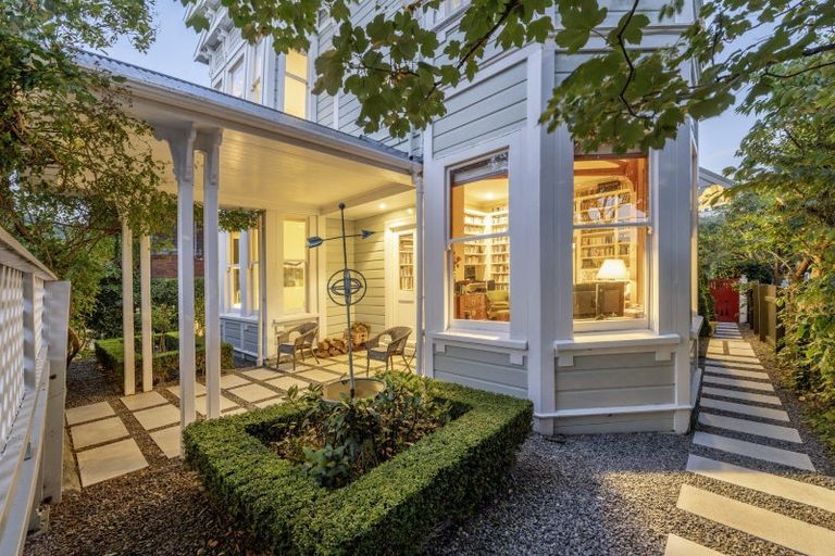 Photo of property in 54 Hobson Street, Thorndon, Wellington, 6011