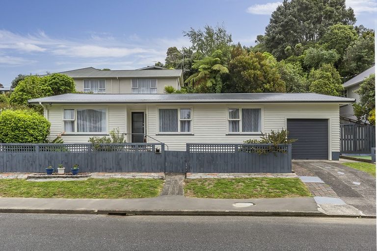 Photo of property in 2a Wilfred Street, Tawa, Wellington, 5028