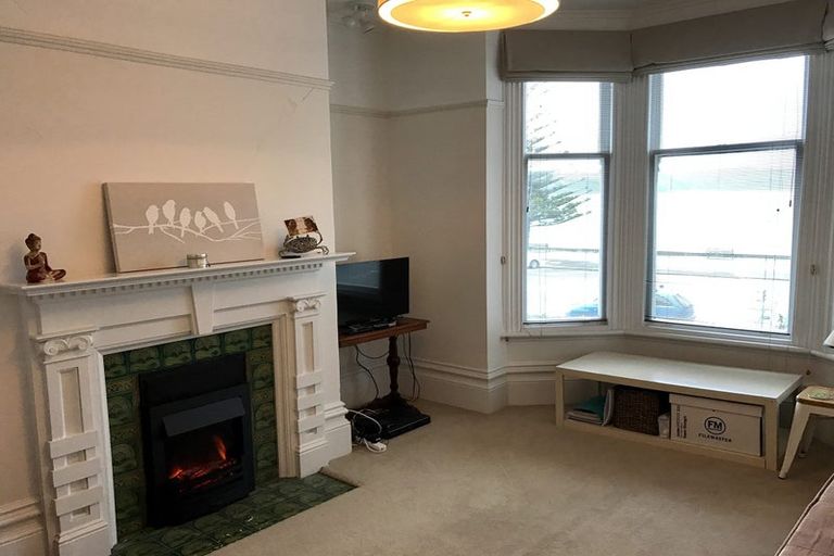 Photo of property in 194 Oriental Parade, Oriental Bay, Wellington, 6011