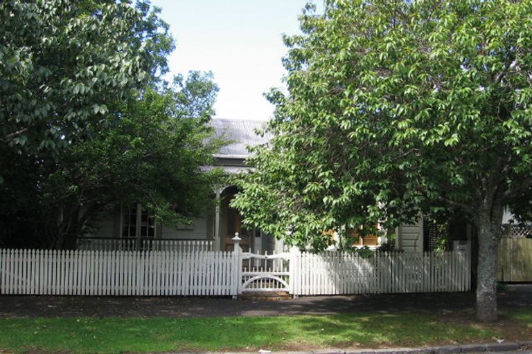Photo of property in 46 Bellevue Road, Mount Eden, Auckland, 1024