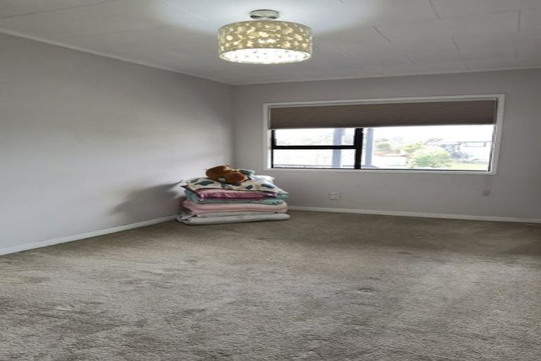 Photo of property in 3 Melia Grove, Goodwood Heights, Auckland, 2105