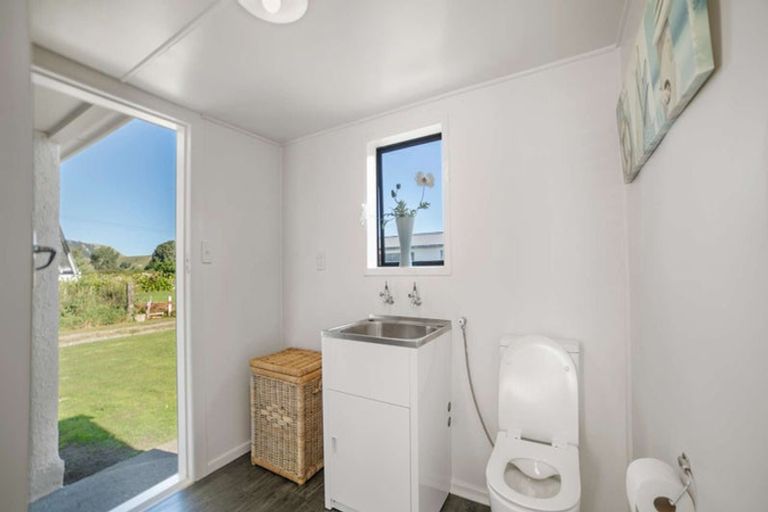 Photo of property in 49 Tauwhareparae Road, Tolaga Bay, 4077