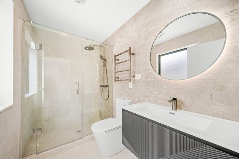 Photo of property in 102a Te Oneroa Way, Long Bay, Auckland, 0630