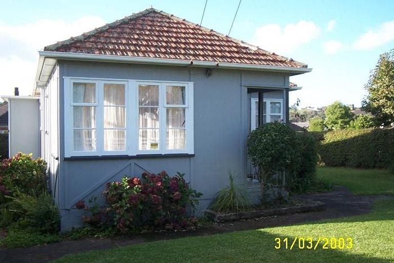 Photo of property in 77 Tahapa Crescent, Meadowbank, Auckland, 1072