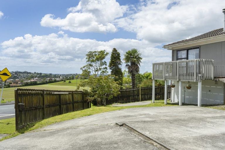 Photo of property in 28 Beauchamp Drive, Massey, Auckland, 0614