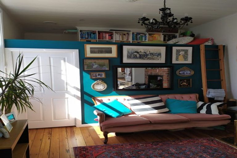 Photo of property in 28 Edinburgh Terrace, Berhampore, Wellington, 6023