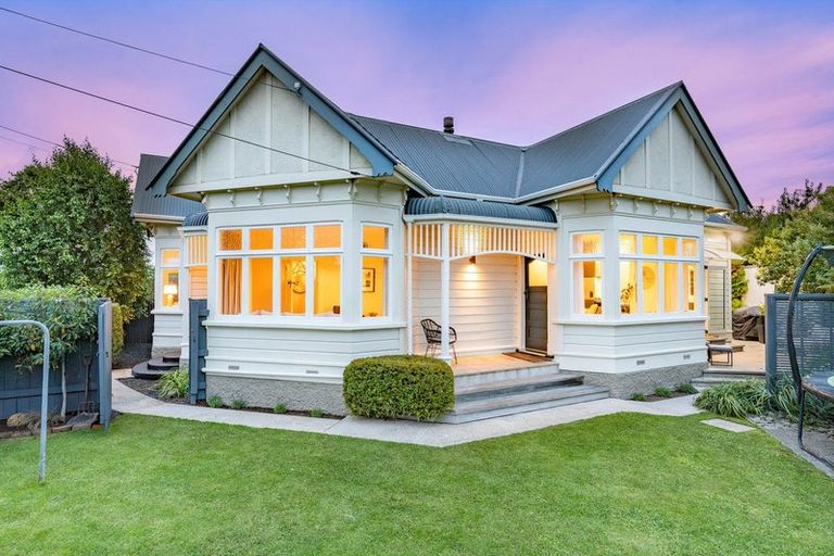 Photo of property in 72 Hargest Crescent, Saint Clair, Dunedin, 9012