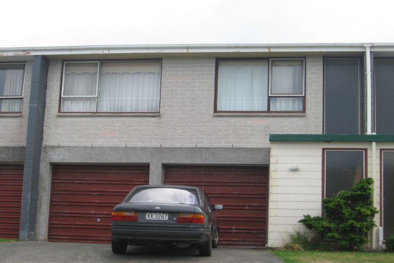 Photo of property in 31 Akaroa Drive, Maupuia, Wellington, 6022