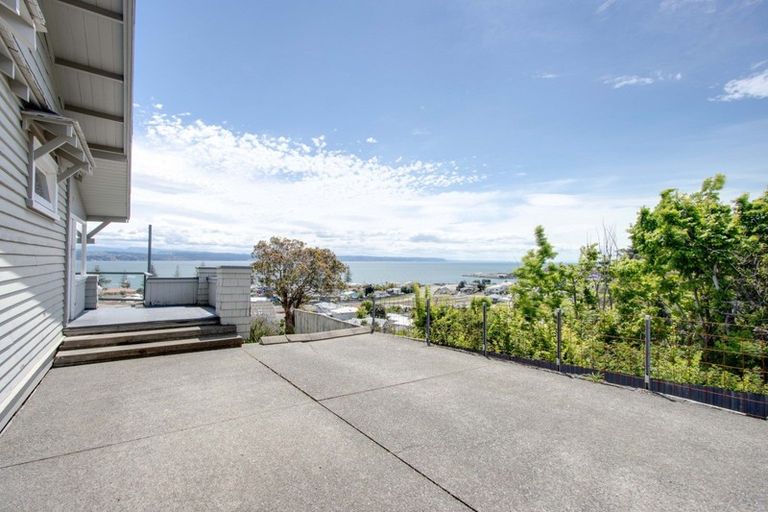 Photo of property in 18 Milton Terrace, Hospital Hill, Napier, 4110