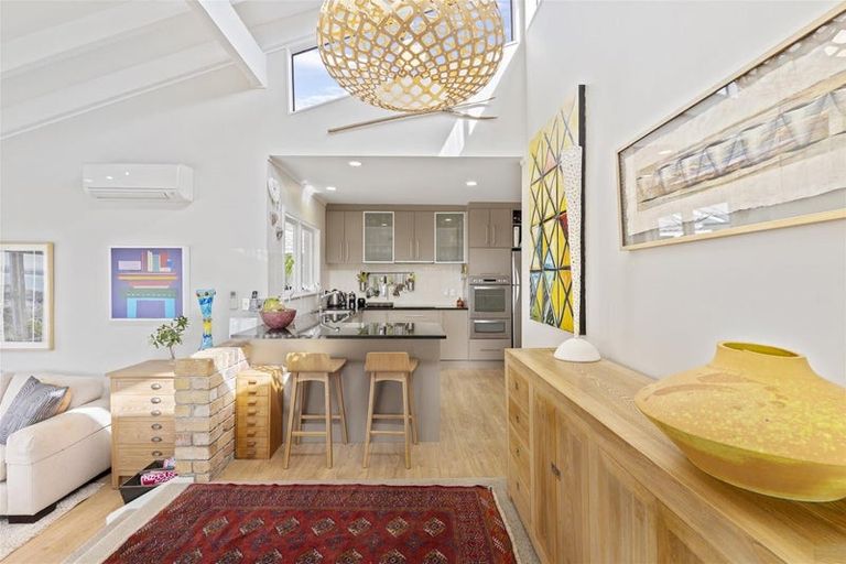 Photo of property in 2/5 Colmar Road, Mellons Bay, Auckland, 2014