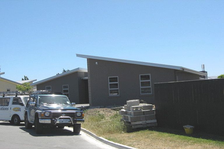 Photo of property in 16 Papaumu Green, Parklands, Christchurch, 8083