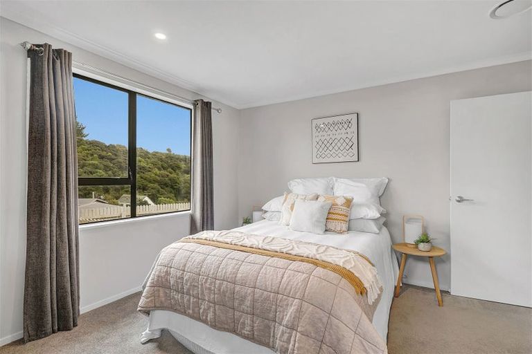 Photo of property in 64 Omapere Street, Whitby, Porirua, 5024