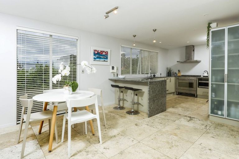 Photo of property in 17a The Strand, Takapuna, Auckland, 0622