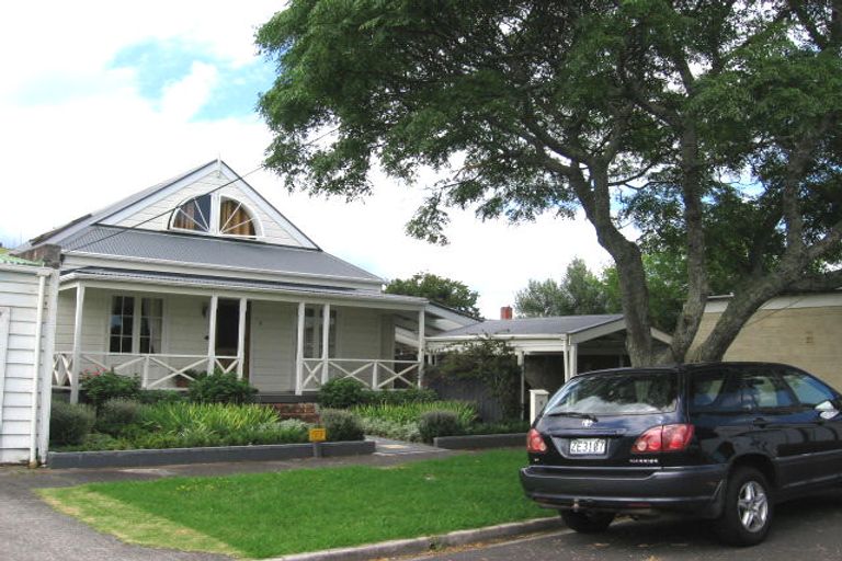 Photo of property in 9 Kapai Road, Devonport, Auckland, 0624