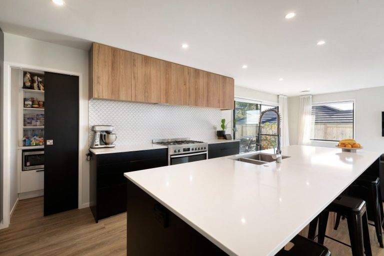 Photo of property in 18 Charlotte Drive, Omokoroa, 3114