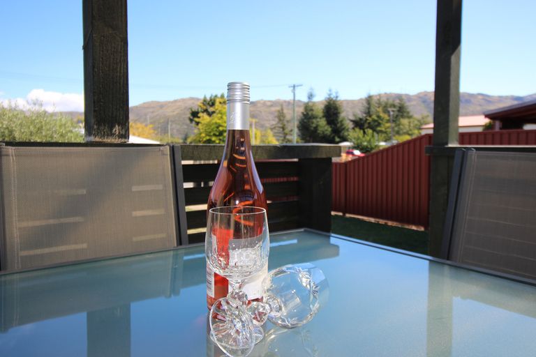 Photo of property in 84 Shields Street, Clyde, 9330