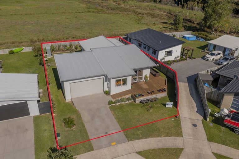 Photo of property in 42 Alf Simpson Drive, Whitianga, 3510