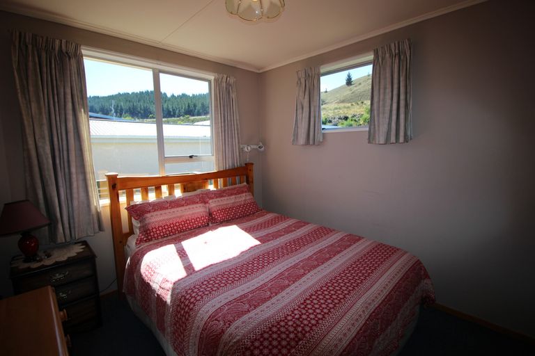 Photo of property in 84 Shields Street, Clyde, 9330