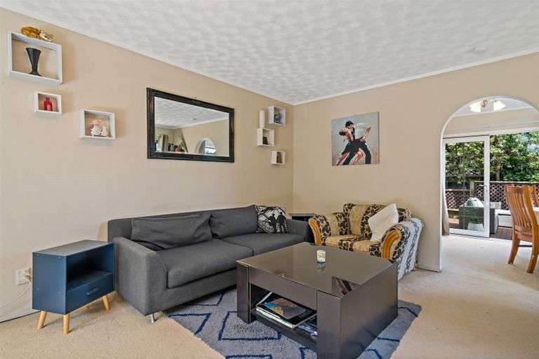 Photo of property in 2/14 Ceramco Place, Torbay, Auckland, 0630