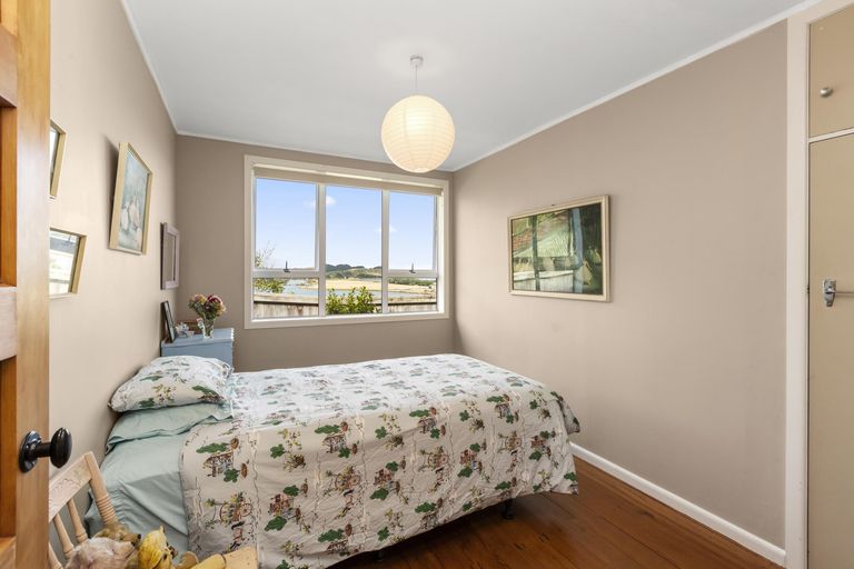 Photo of property in 9 Helen Place, Raglan, 3225