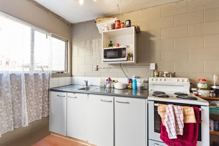 Photo of property in 2/3 Tralee Place, Hillcrest, Hamilton, 3216