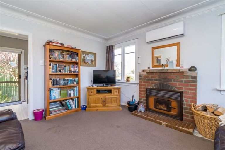 Photo of property in 10 Waldron Crescent, Green Island, Dunedin, 9018
