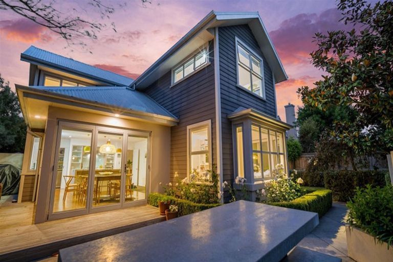 Photo of property in 51 Croziers Road, St Albans, Christchurch, 8052