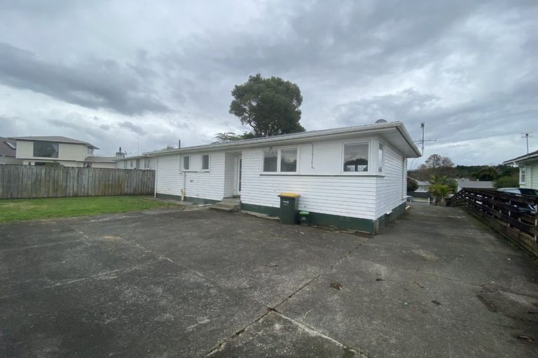 Photo of property in 8 Lendic Avenue, Henderson, Auckland, 0612